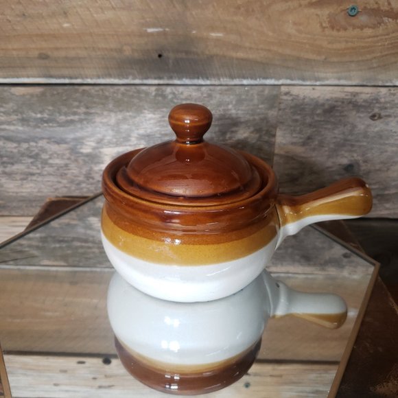 Small Covered Stoneware Soup/Bean Pot with handle. - Picture 7 of 13